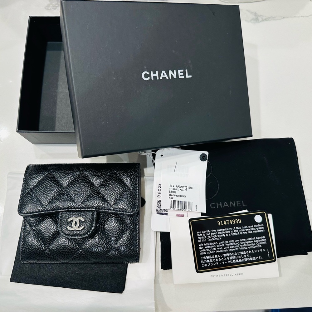 Chanel Caviar Quilted Flap card Holder In Black